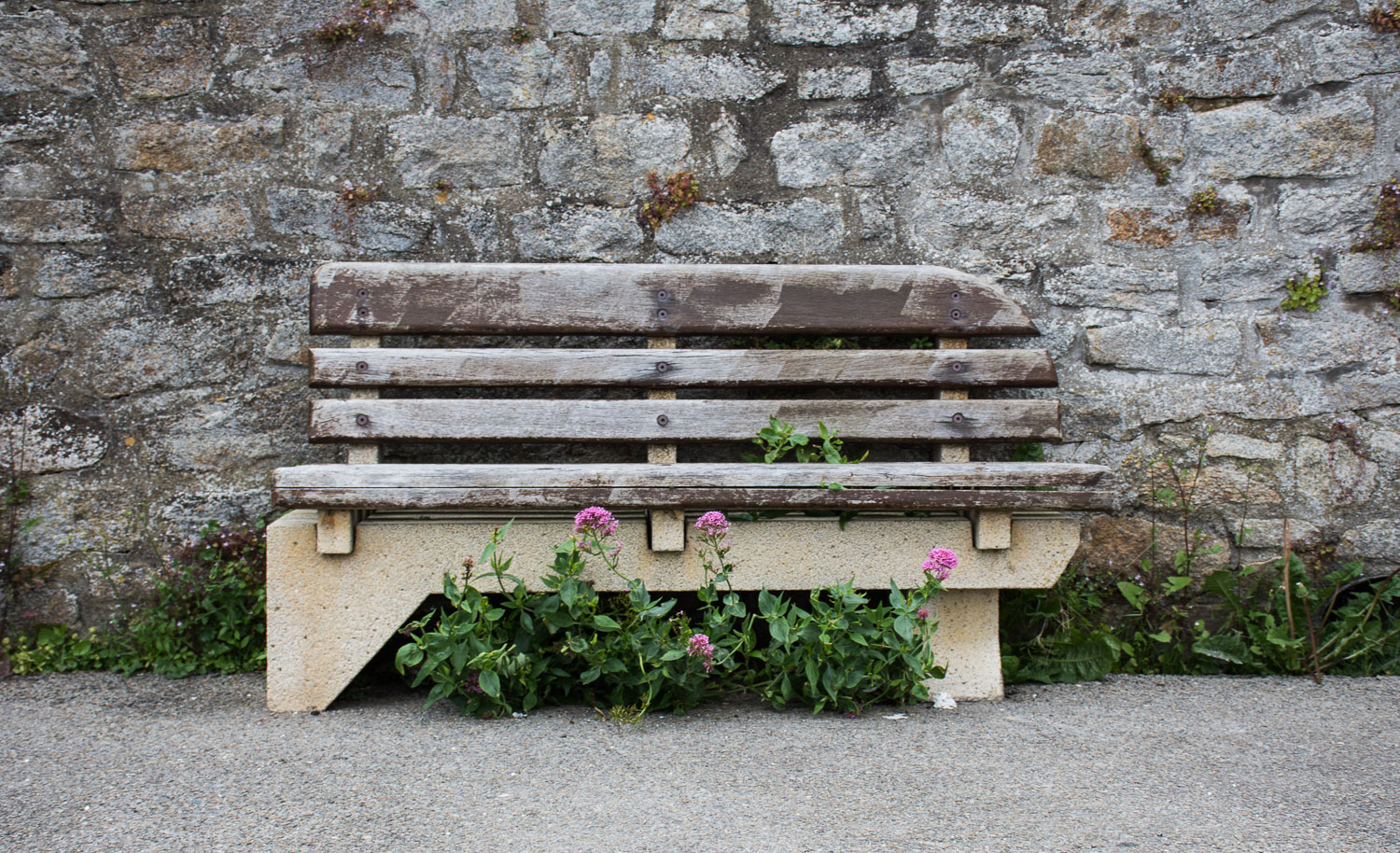 Expo “Les bancs” juillet et août 2019 au restaurant “l’Ardoise” par Denise Plissonneau